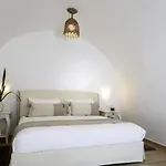 Maria House In Santorini Pool And Jacuzzi *