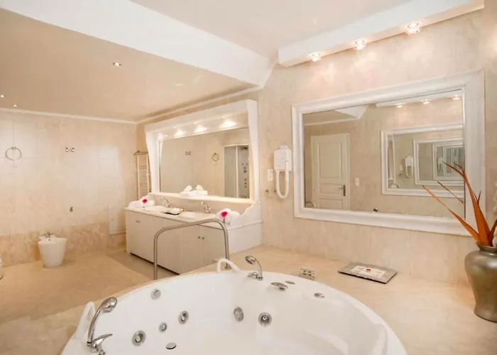 Maria House In Santorini Pool And Jacuzzi * Fira (Santorini)