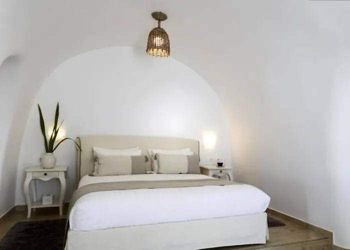 Maria House In Santorini Pool And Jacuzzi *